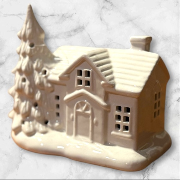 Ceramic Holiday House with Pine Cones - Picture 1 of 7